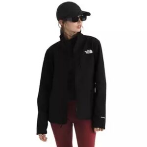 The North Face Apex Softshell Jacket for women in classic black, size Medium.